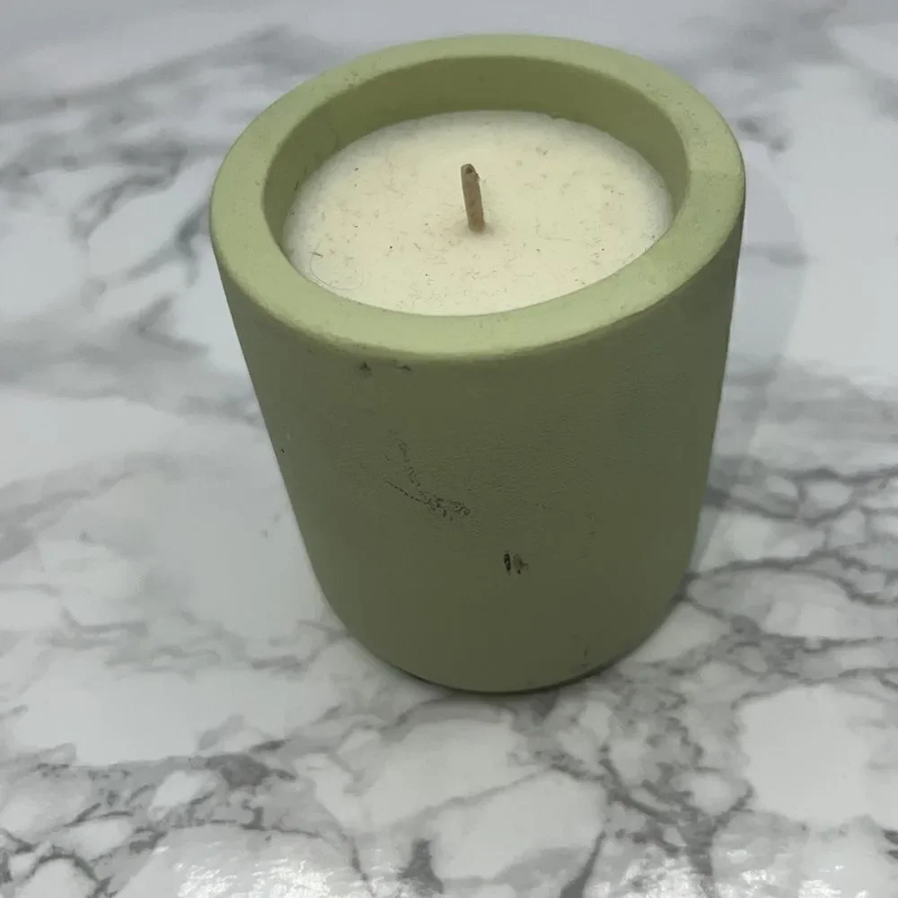 CHICKIDEE Green Tea Cucumber Concrete Candle